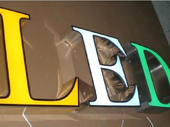分宜介绍LED招牌的基础知识。